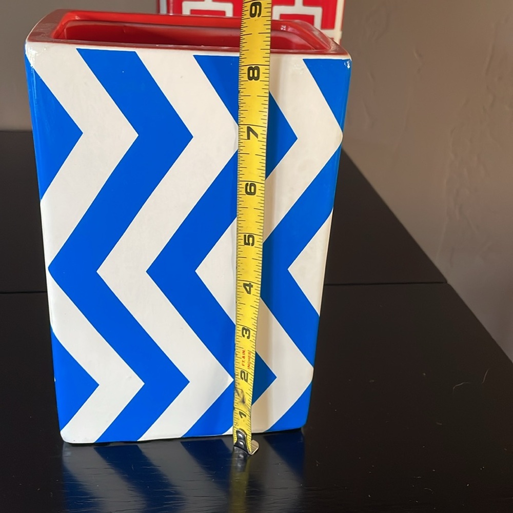 Decorative Contemporary Design Containers - Picture 4 of 7
